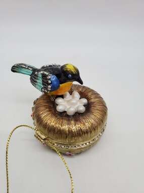 Bird Sitting on Nest - Trinket Box